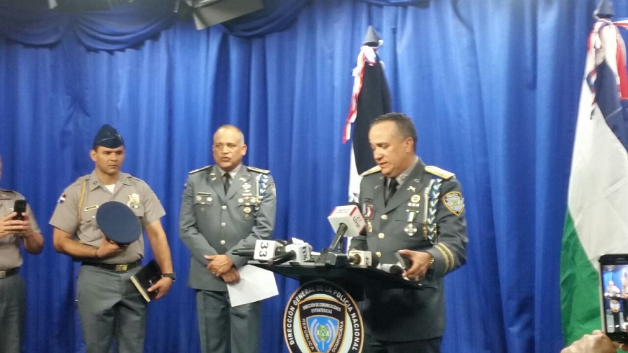 Director de la Policía Ney Aldrin Bautista ofrece declaraciones en el palacio de la uniformada.