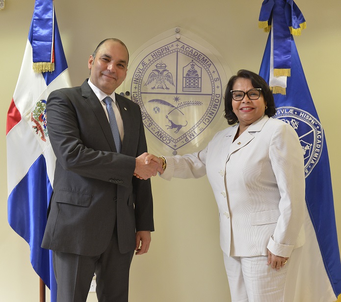 Aduanas y UASD suscriben acuerdo de Maestría de Gestión Aduanera y Comercio.