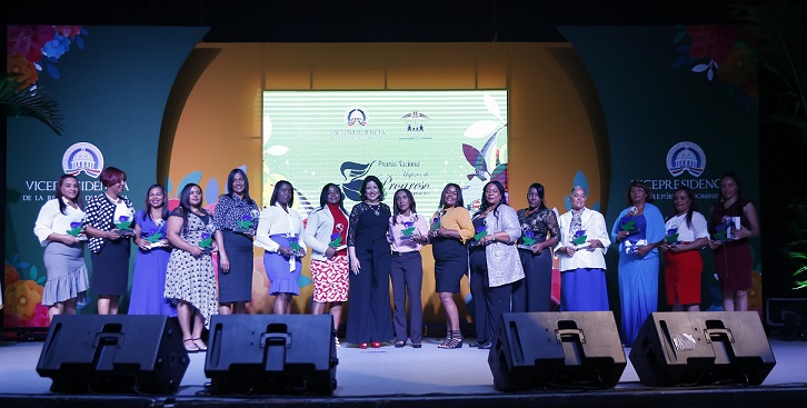 Reconocen 15 mujeres durante Premio Nacional Mujeres de Progreso 2019.