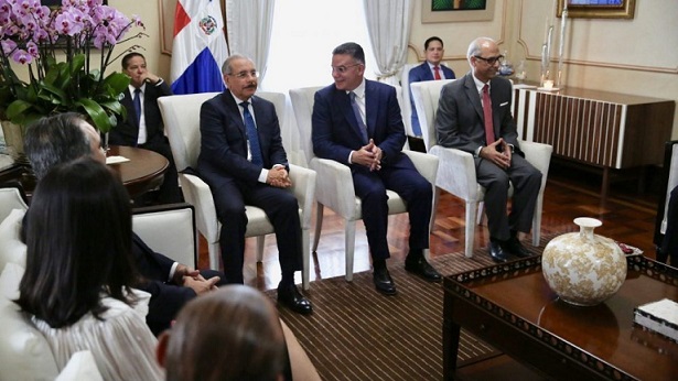Presidente Danilo Medina recibe a junta de directores del CONEP.
