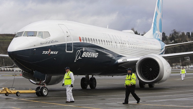 Presidente Trump ordena suspender operación de aviones Boeing 737 MAX.