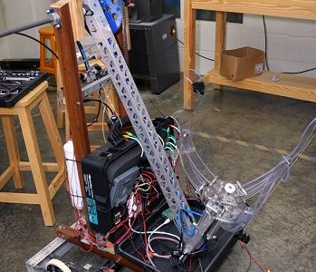 Robot inventado por estudiante Moisés Núnez.