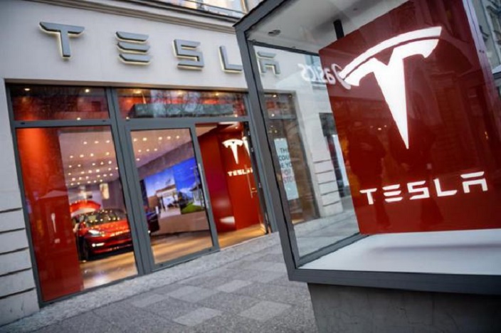 Sala de exposición de vehículos Tesla.