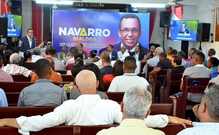 Andrés Navarro se reúne con líderes religiosos de Valverde.