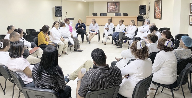 Dirección del Hospital Materno de Los Mina coordina acciones.
