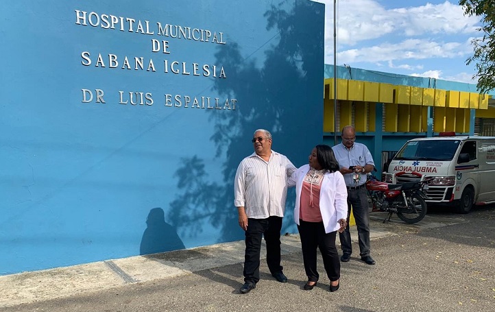 Director SNS Chanel Rosa Chupany visita hospitales de Santiago.