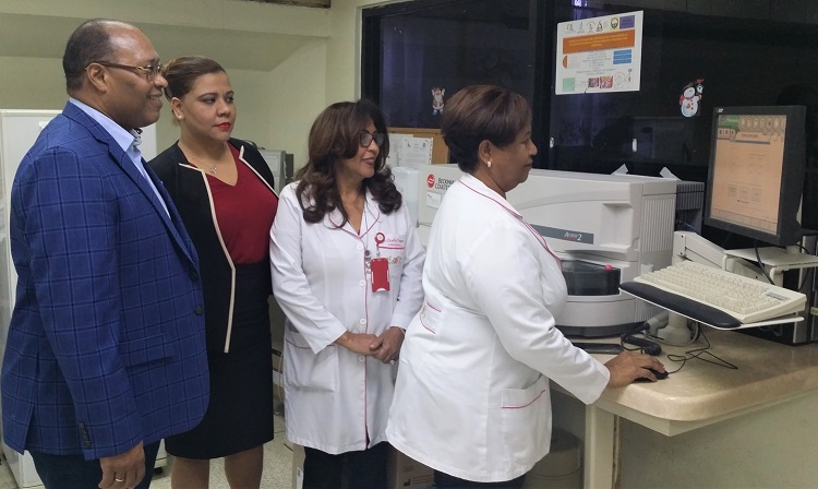 Hospital Salvador B. Gautier adquiere equipos laboratorio.