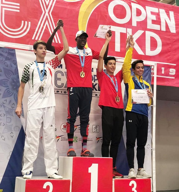 Luisito Pie atleta dominicano gana oro en Taekwondo.