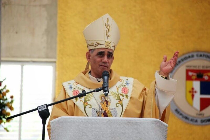 Monseñor Freddy Bretón obispo de Santiago.