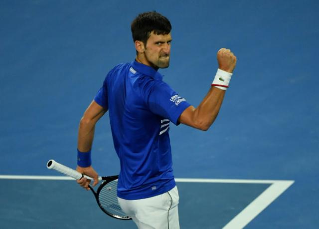 Tenista serbio Novak Djokovic celebra un punto ganado.