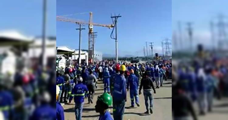 Trabajadores de Punta Catalina protestan.
