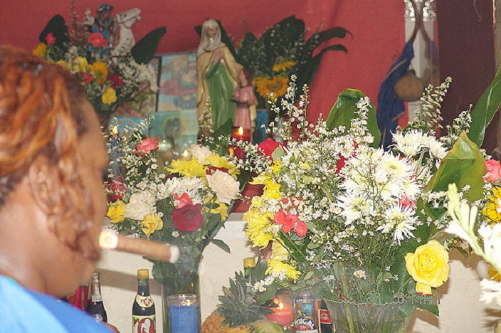 Altar de santería en República Dominicana.