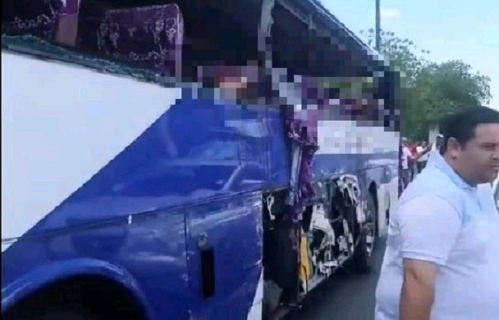 Autobús de pasajero accidentado en carretera Baní-Azua.