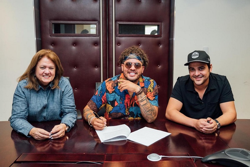 Maffio firma contrato con Sony Music Latin.