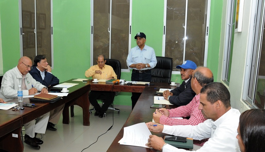 Osmar Benítez ministro Agricultura se reúne autoridades proyecto Manzanillo.
