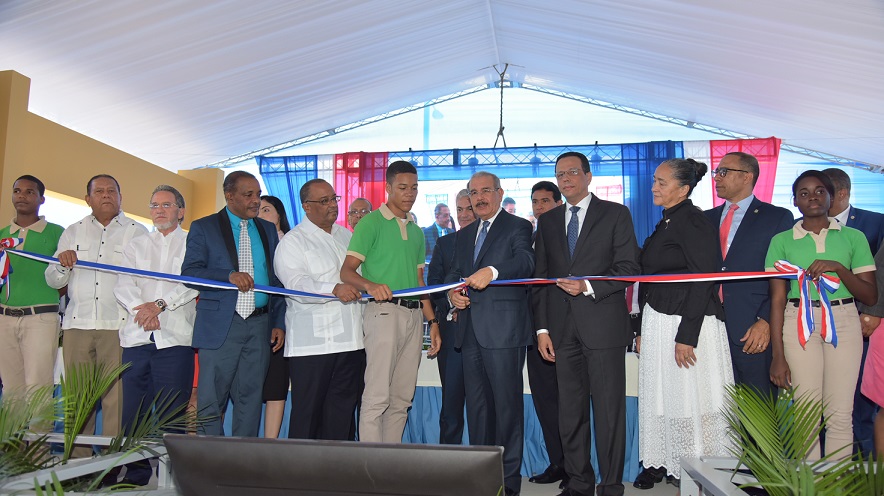 Presidente Danilo Medina inaugura cuatro escuelas en La Altagracia.