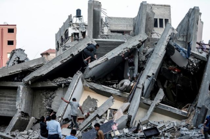 Restos de un edificio destruido en un ataque israelí en la ciudad de Gaza.