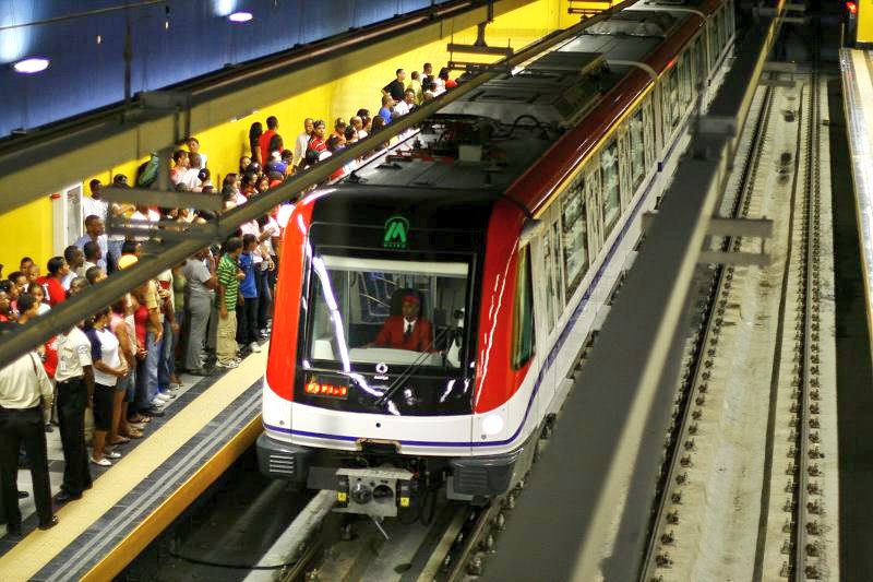 Se registran retrasos en Linea 2 Metro de Santo Domingo.