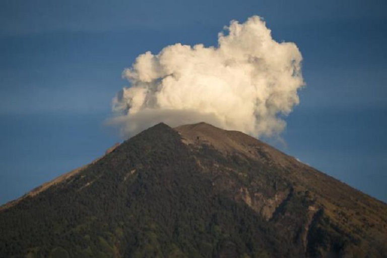 Vuelos cancelados en la isla indonesia de Bali por nueva erupción del Agung (EFE-Archivo).