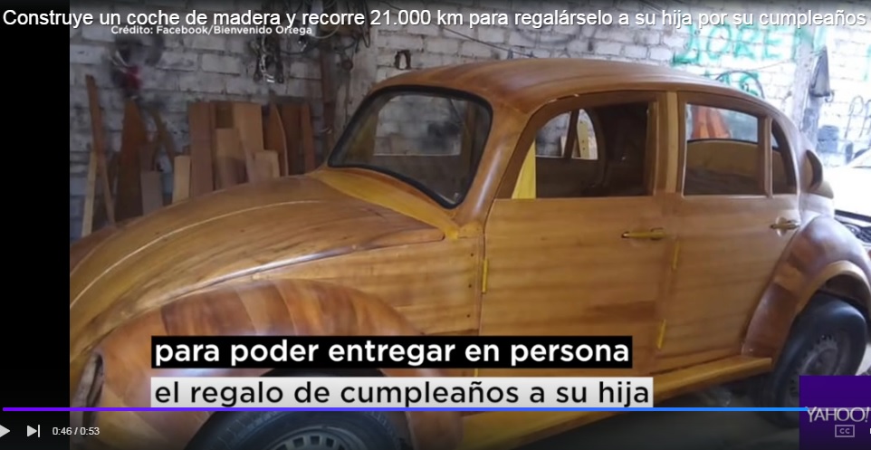 Carro de madera construido por el ebanista dominicano Bienvenido Ortega.
