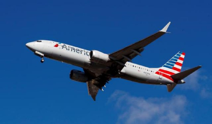 Avión de American Airlines en pleno vuelo.