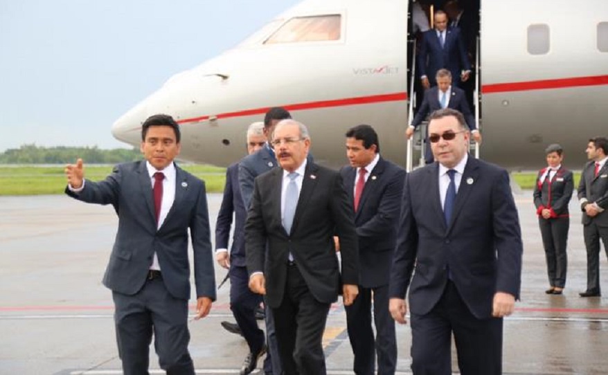 El presidente Danilo Medina a su llegada a El Salvador a la toma de posesión de Bukele.