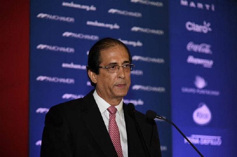 Ministro Gustavo Montalvo expone en la Cámara Americana de Comercio (Foto Raúl Asencio).