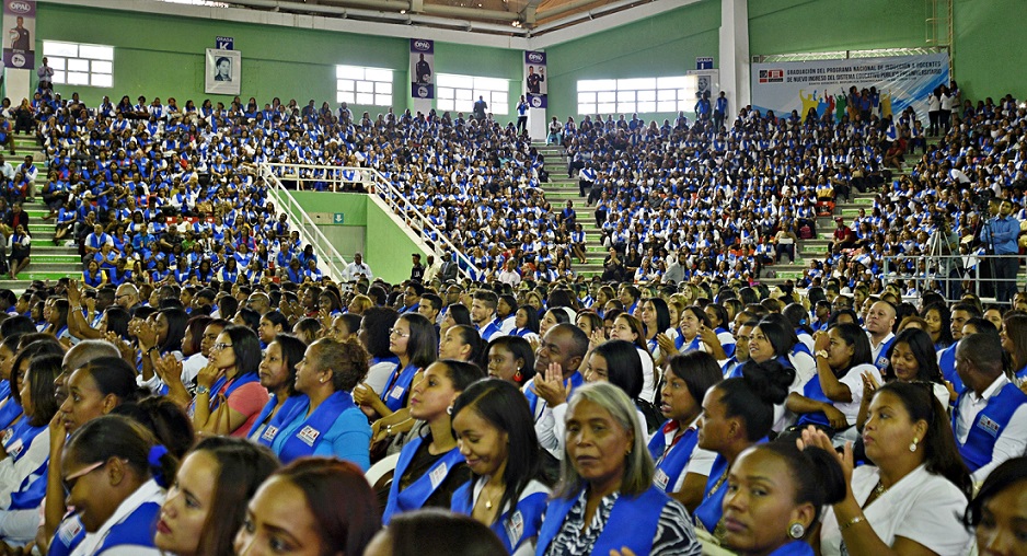 Ministerio Educación gradúa 4 mil maestros de programa de inducción docente.