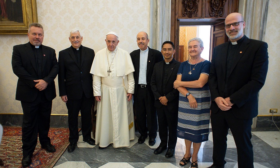 Papa Francisco recibe representantes de Fe y Alegría.