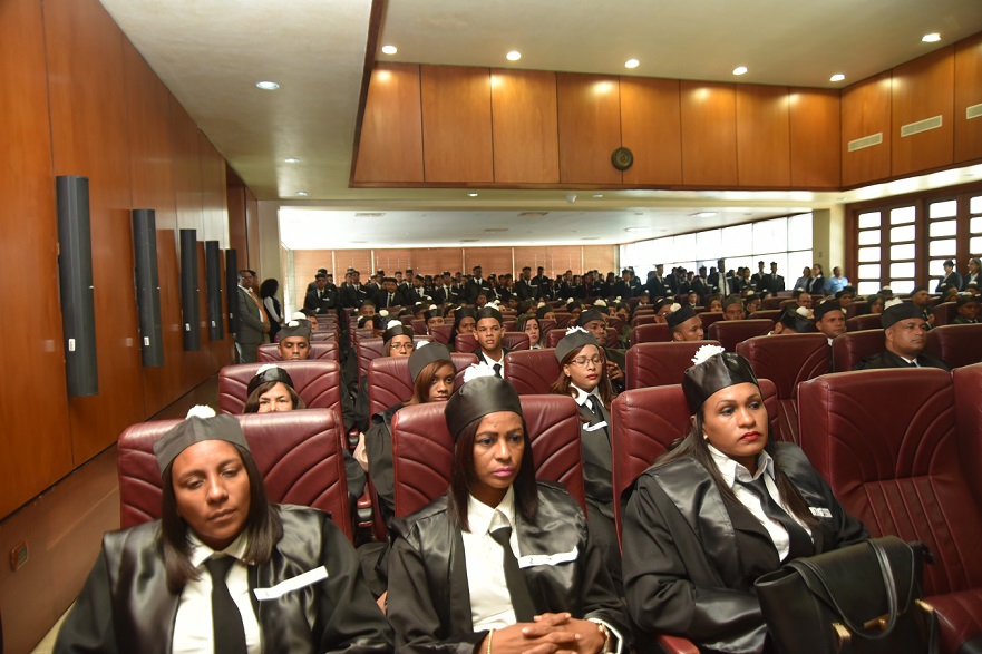 Presidente SCJ juramenta 251 nuevos abogados.