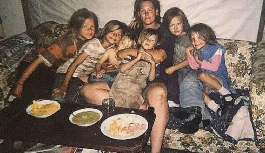 Rosalynn McGinnis y algunos de sus hijos.