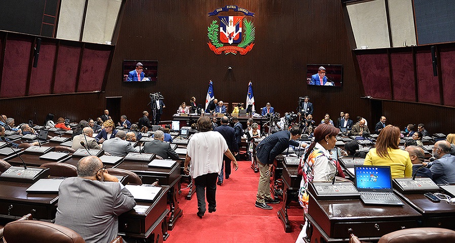 Diputados levantan sesión sin someter proyecto de reforma constitucional.