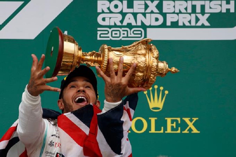 Lewis Hamilton celebra después de ganar el Gran Premio de Fórmula Uno de Gran Bretaña, (Fuente EFE).
