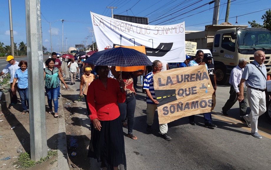 Residentes e l sector La Ureña protestan por agua potable y arreglo de calles.