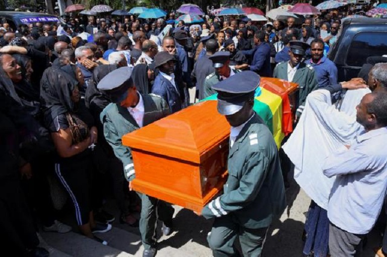 Etiopía termina de identificar los restos de las víctimas del accidente del Boeing 737. (Foto EFE/EPA/STR)