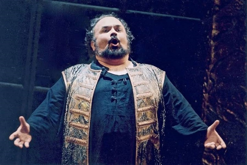 Muere el tenor dominicano Francisco Casanova.