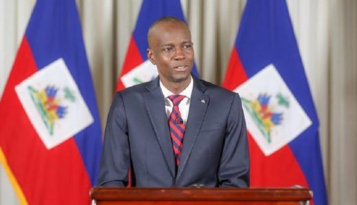 Presidente haitiano Jovenel Moïse pronuncia discursos en medio de protesta.
