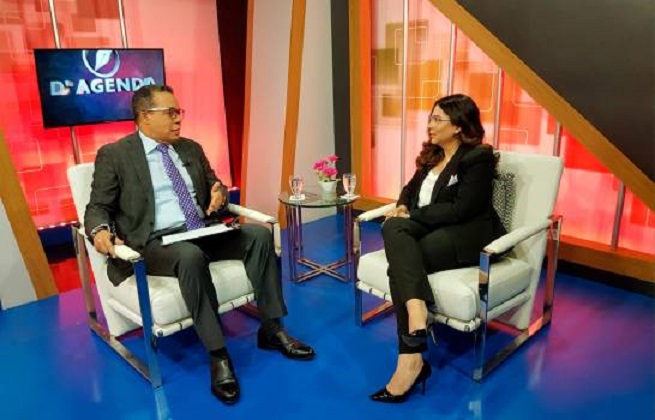 Kenia Lora entrevistada por Héctor Herrera Cabral en el programa D´ AGENDA. (Foto externa)