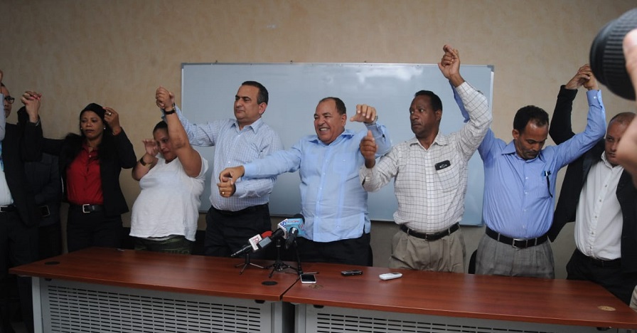 Renunciantes del proyecto Abinader ratifican su fidelidad y apoyo a Hipólito Mejía.(Foto externa)