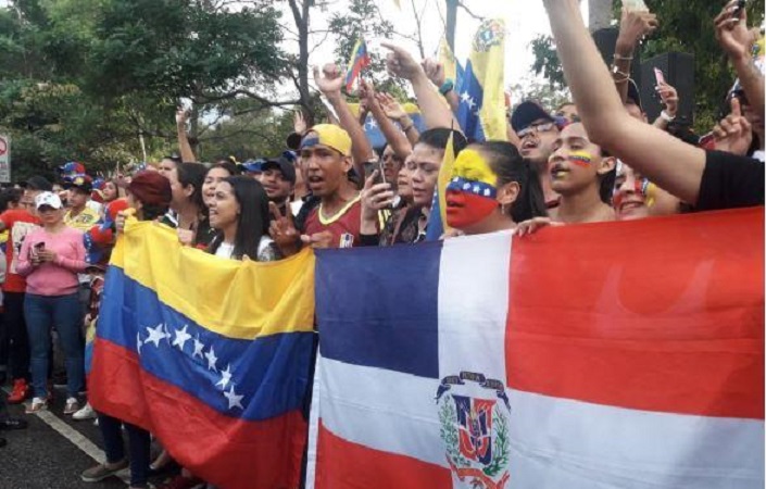 Venezolanos encabezan manifestación en República Dominicana.