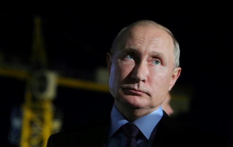 El presidente ruso Vladimir Putin visita el cosmódromo Vostochny.