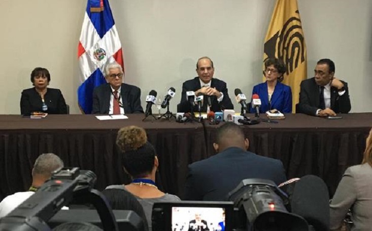 Castaños Guamán y pleno JCE anuncian contratación de empresa auditora.