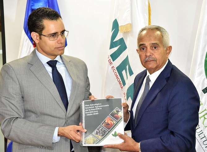Ministro de Agricultura Omar Benitez y Ministerio de Economía, Planificación y Desarrollo (MEPyD), Juan Ariel Jiménez.(Foto externa)