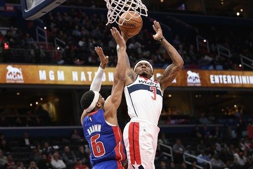 Bradley Beal durante una gestión ofensiva ante Detroit.