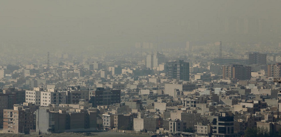 Contaminación suspende actividades en ciudad de Teherán.