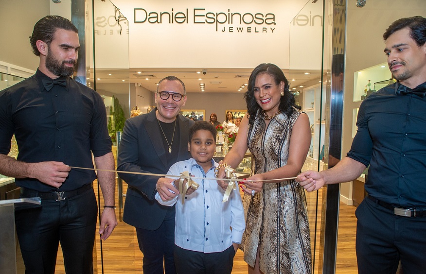 Daniel Espinosa Jewelry inaugura tienda en Blue Mall.