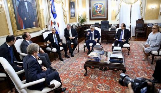 Encuentro sostenido por el presidente Medina con François Hollande y sus acompañantes (Foto: externa)