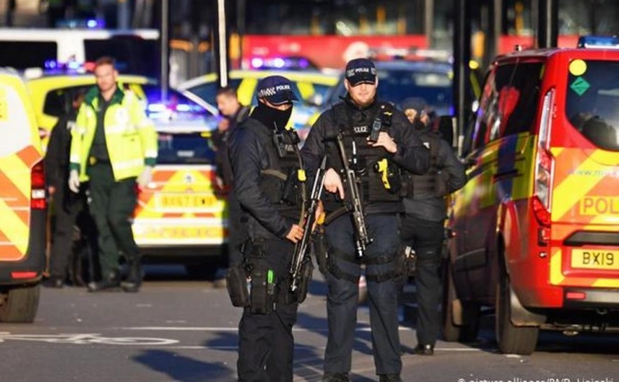 Policía mata sospechoso ataque puente de Londres.