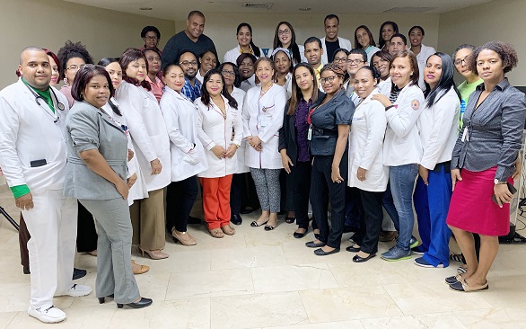 Médicos y personal del Hospital Materno Infantil San Lorenzo de Los Mina.(Foto externa)