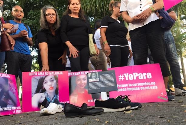 Organizaciones manifestaron contra el feminicidio en Santiago.(Foto externa)